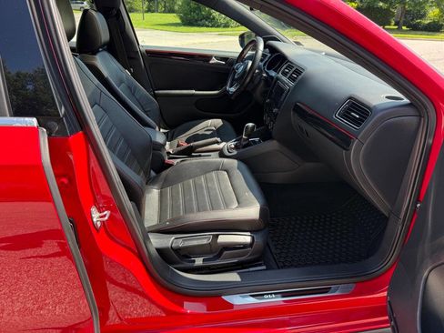 Used 2017 Volkswagen Jetta GLI image 29