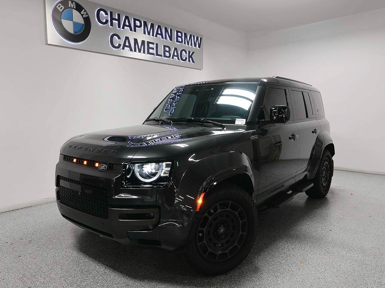 Used 2025 Land Rover Defender 110 AWD/4WD image 1