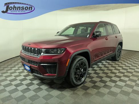 New 2026 Jeep Grand Cherokee Altitude AWD/4WD image 1