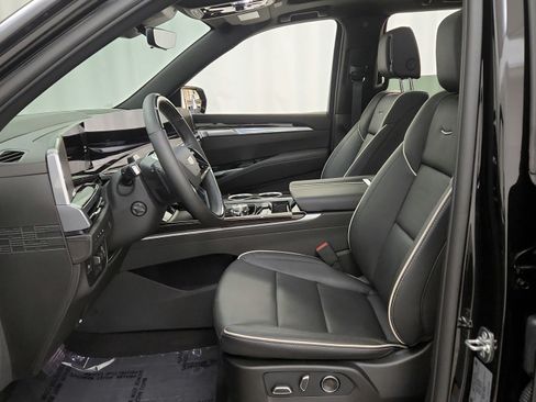 Used 2026 Cadillac Escalade Luxury w/ LPO, Floor Liner Package AWD/4WD image 18