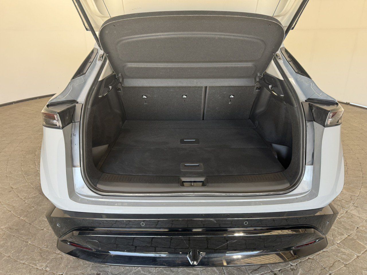 Used 2024 Nissan Ariya AWD image 7