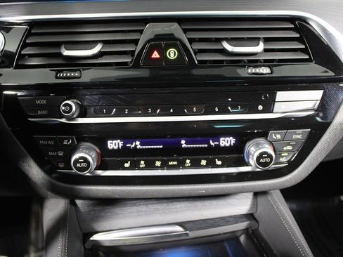 Used 2023 BMW 530e w/ M Sport Package image 9