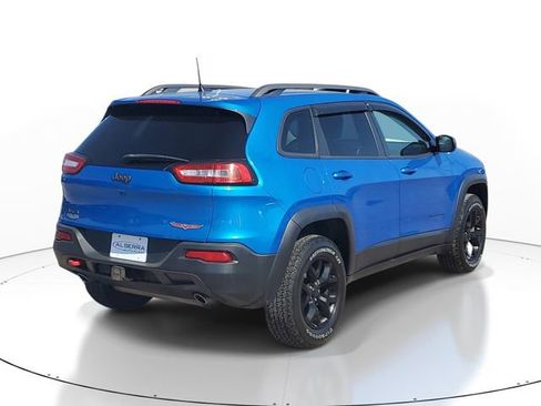 Used 2018 Jeep Cherokee Trailhawk w/ Comfort & Convenience Group AWD/4WD image 4