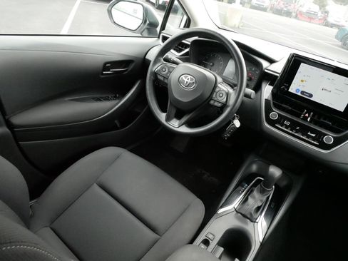 Used 2023 Toyota Corolla LE FWD image 9