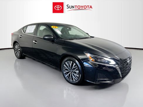 Used 2024 Nissan Altima 2.5 SV image 1