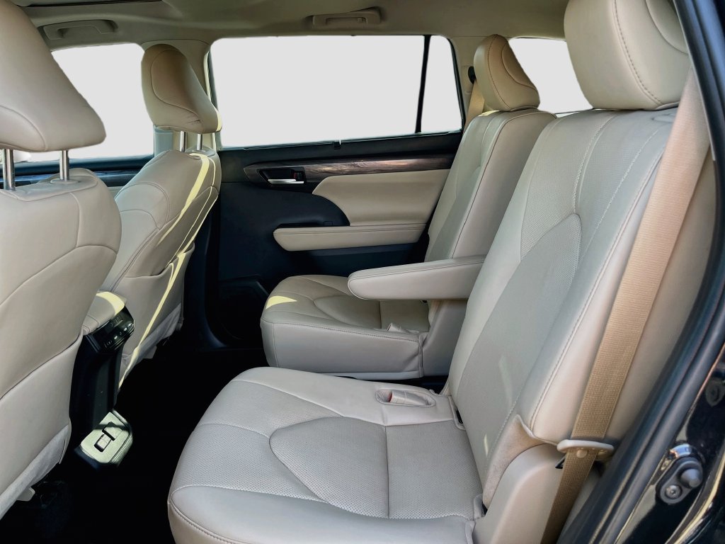 Used 2024 Toyota Highlander Limited FWD image 24