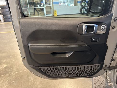 Used 2021 Jeep Wrangler Unlimited Sahara w/ Uconnect 4C Nav & Sound Group AWD/4WD image 23