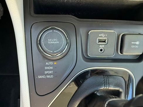 Certified 2020 Jeep Cherokee Limited image 25