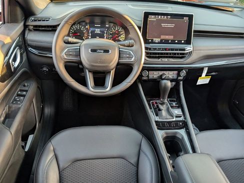 New 2026 Jeep Compass Latitude image 14