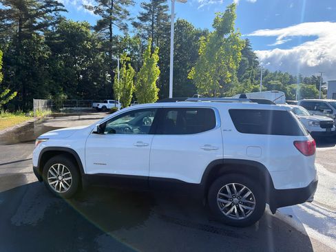 Used 2017 GMC Acadia SLE w/ Driver Alert Package I AWD/4WD image 8