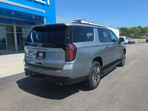 Used 2025 Chevrolet Suburban Z71 AWD/4WD image 7