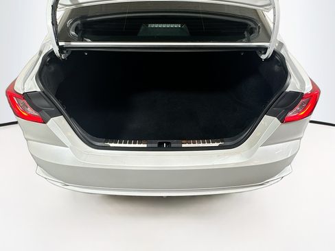 Used 2025 Toyota Camry XSE FWD image 31