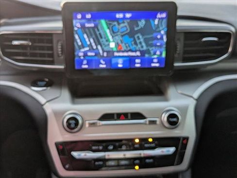 Used 2022 Ford Explorer XLT w/ Equipment Group 202A RWD image 13