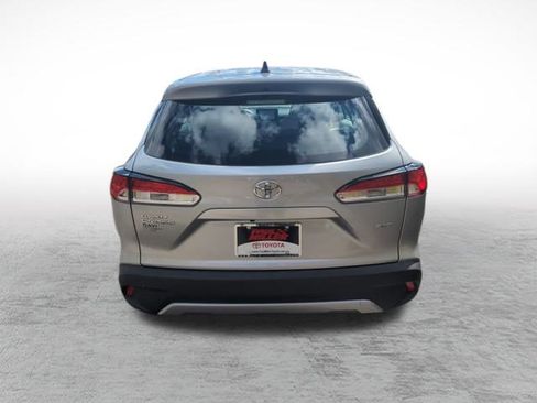 Certified 2023 Toyota Corolla Cross L image 6