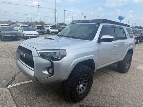 Used 2019 Toyota 4Runner TRD Off-Road AWD/4WD image 8