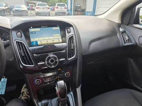 Used 2018 Ford Focus SEL FWD image 16