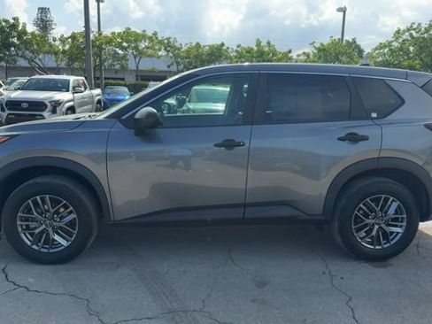 Used 2024 Nissan Rogue S AWD/4WD image 3