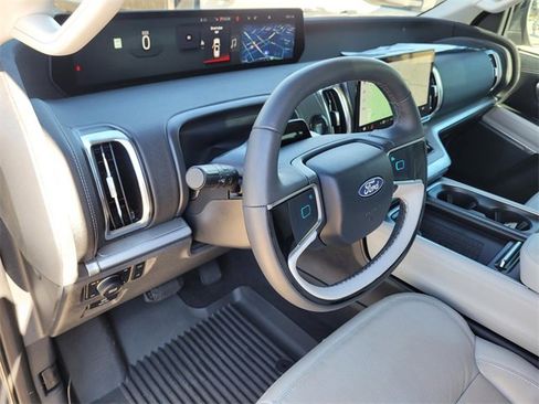 New 2025 Ford Expedition Platinum w/ Driver's Package image 10