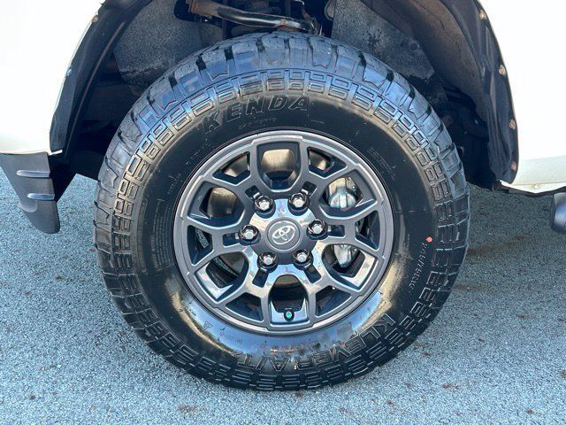 Used 2016 Toyota Tacoma SR w/ SR Convenience Package AWD/4WD image 14