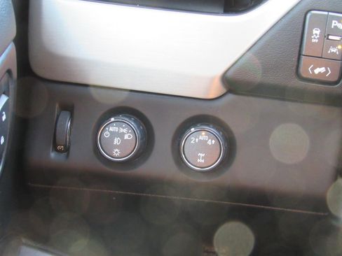 Used 2018 GMC Yukon SLT w/ Open Road Package image 17