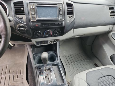 Used 2015 Toyota Tacoma 4x4 Access Cab w/ Convenience Package image 11