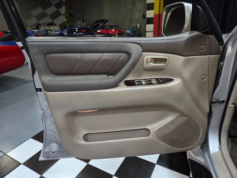 Used 2002 Toyota Land Cruiser image 79