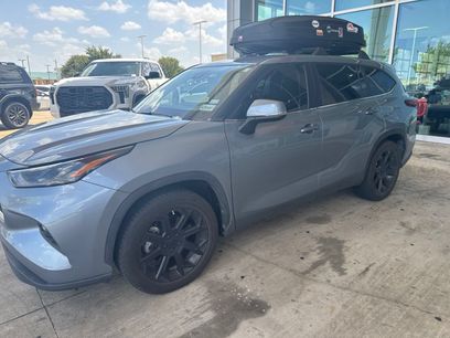 Used 2023 Toyota Highlander LE
