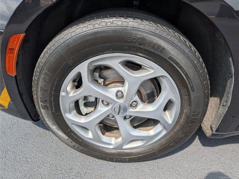Used 2023 Chrysler Pacifica Limited FWD image 39