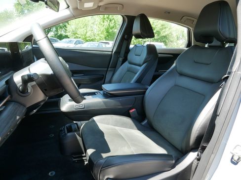 Certified 2024 Nissan Ariya AWD image 33