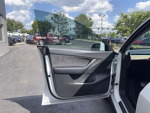 Used 2022 Tesla Model Y Performance AWD/4WD image 22