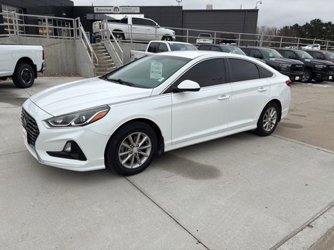 Used 2018 Hyundai Sonata SE image 1