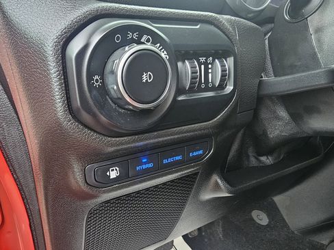 Used 2021 Jeep Wrangler Unlimited Sahara w/ Cold Weather Group image 14