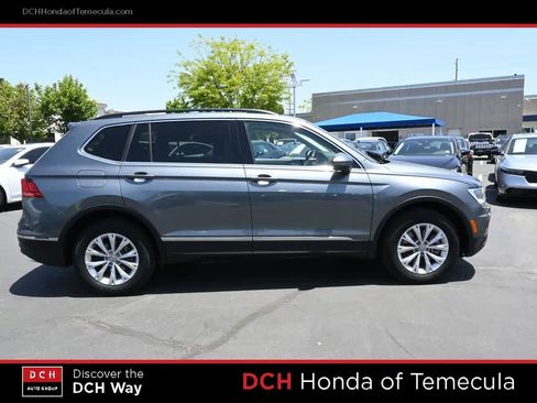 Used 2018 Volkswagen Tiguan SE w/ Panoramic Sunroof Package FWD image 5
