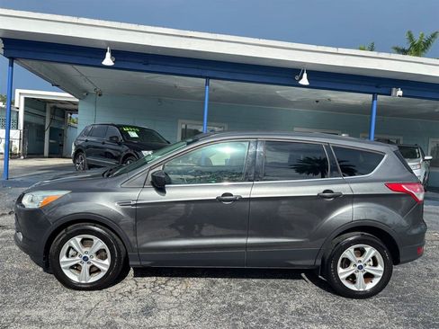 Used 2015 Ford Escape SE FWD image 2