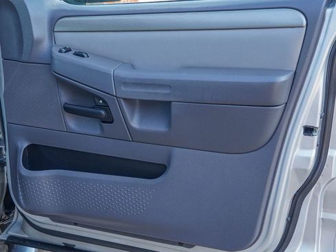 Used 2005 Ford Explorer Sport XLT image 38