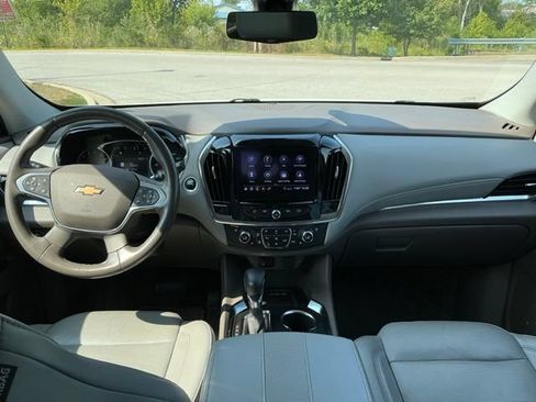 Used 2021 Chevrolet Traverse Premier FWD image 21