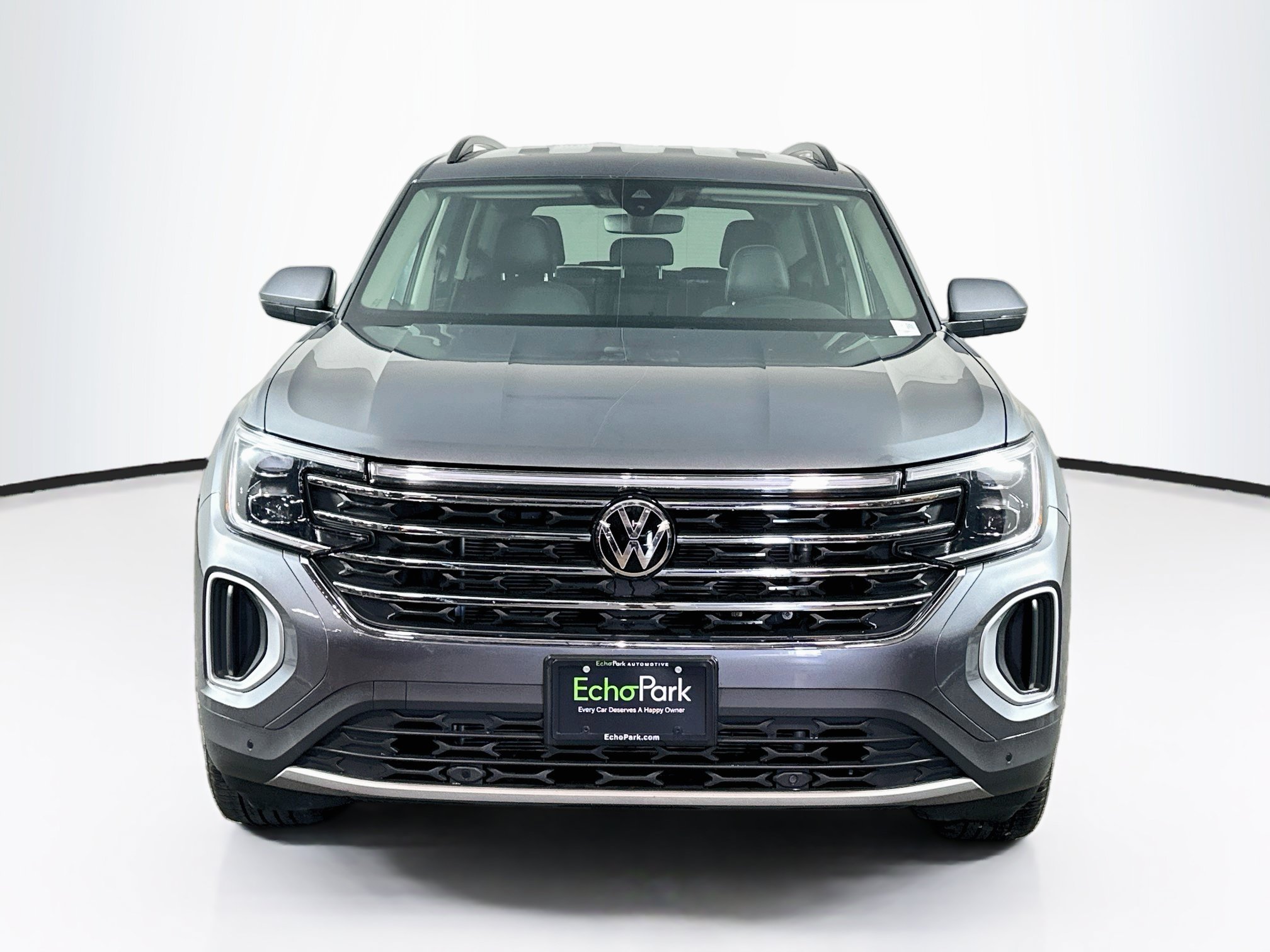 Used 2025 Volkswagen Atlas SE AWD/4WD image 2