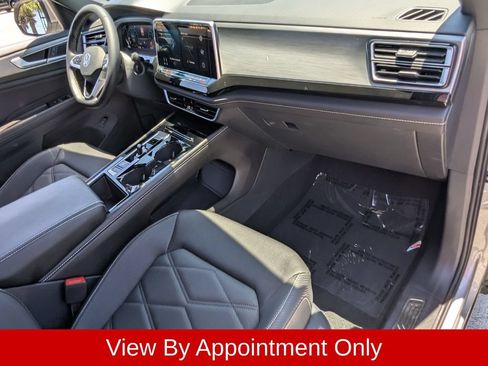 Used 2025 Volkswagen Atlas Cross Sport SE FWD image 32