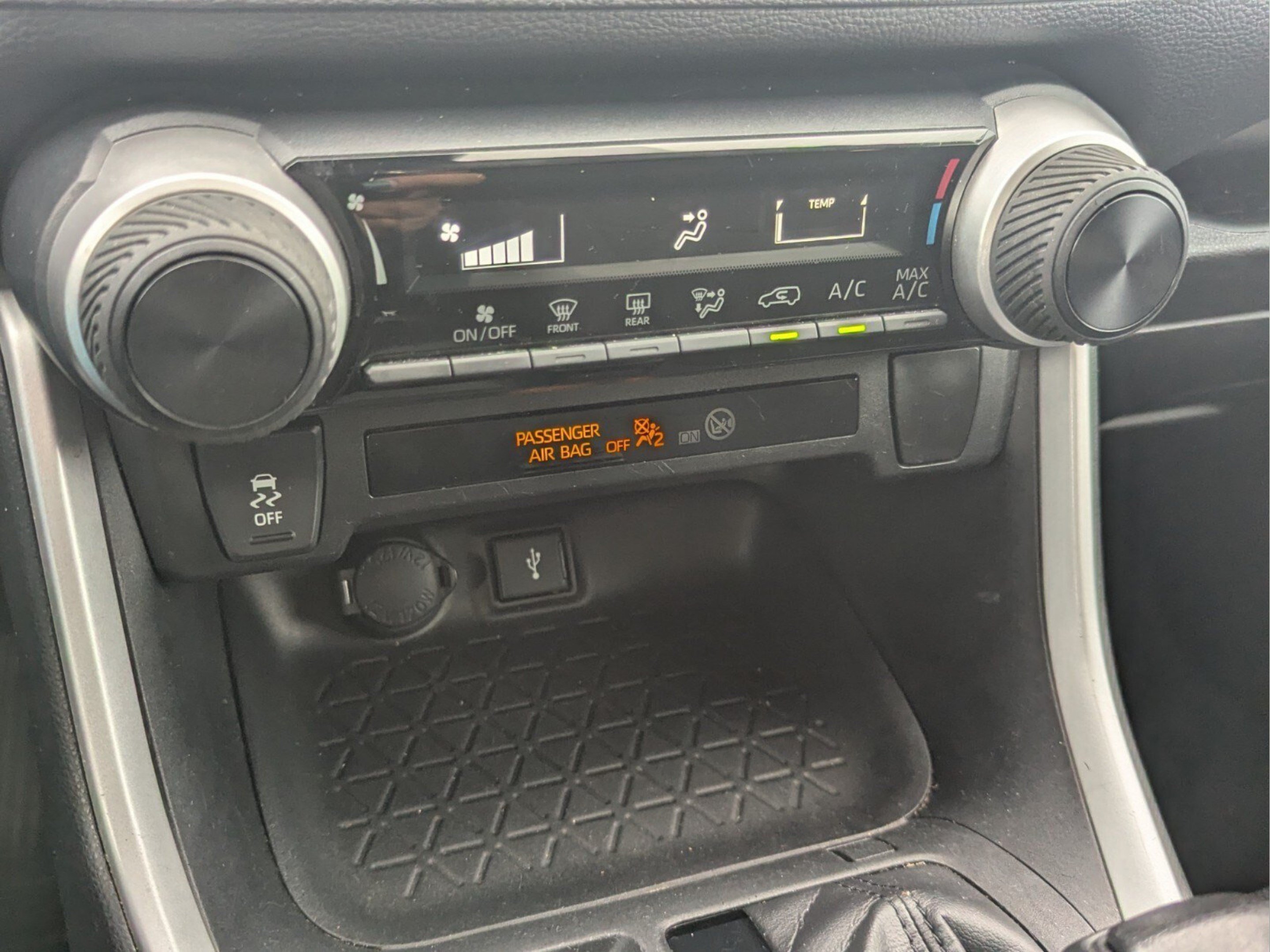 Used 2021 Toyota RAV4 LE FWD image 22