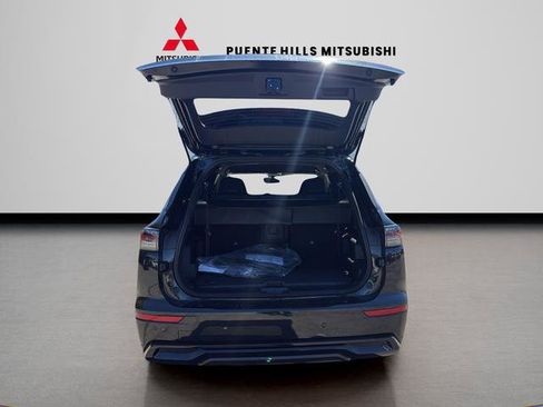 New 2026 Mitsubishi Outlander FWD image 9