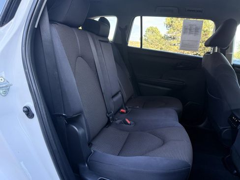 Used 2023 Toyota Highlander LE image 29