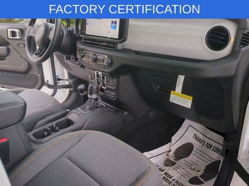 Certified 2025 Jeep Gladiator Nighthawk image 24