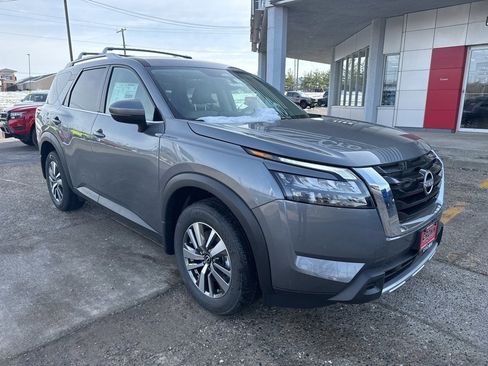 New 2025 Nissan Pathfinder SL image 2