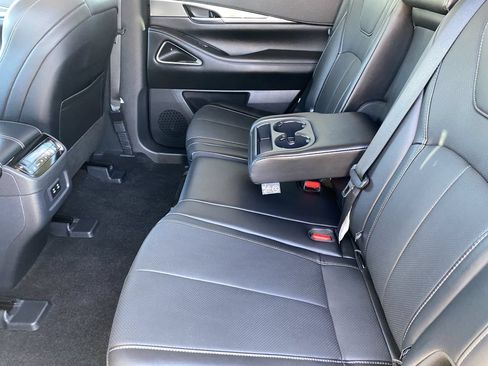 Certified 2026 INFINITI QX60 Luxe w/ Cargo Package FWD image 15