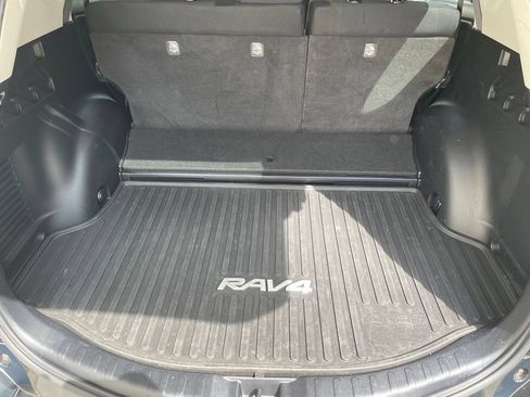 Used 2016 Toyota RAV4 XLE AWD/4WD image 8