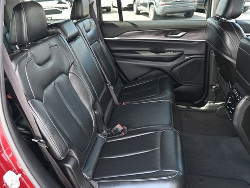 Used 2023 Jeep Grand Cherokee L Limited AWD/4WD image 18