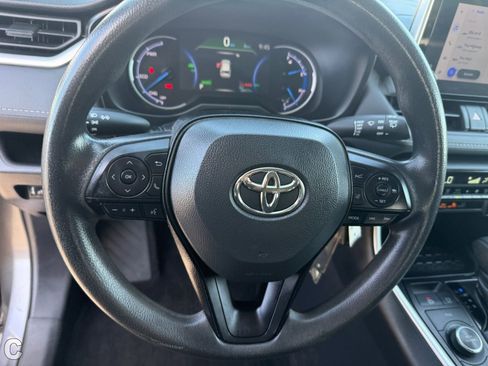 Used 2024 Toyota RAV4 LE AWD/4WD image 23