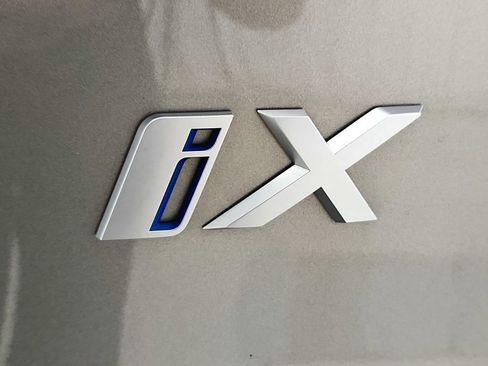 Used 2023 BMW iX xDrive50 w/ Ultimate Package 2 AWD/4WD image 37