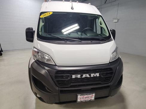 Used 2024 RAM ProMaster 2500 w/ Convenience Group FWD image 2
