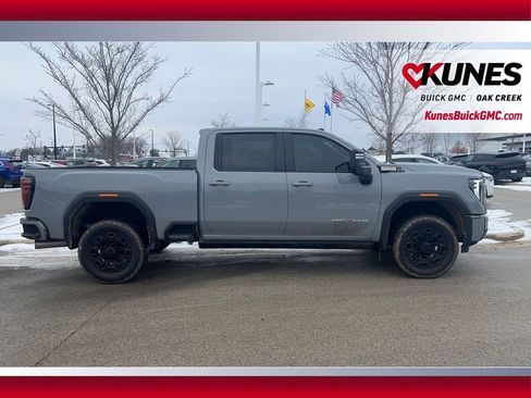 Used 2025 GMC Sierra 2500 AT4 w/ AT4 Premium Plus Package image 4